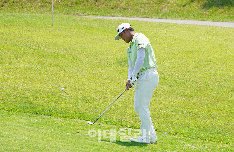 [포토] 정선일, 날카로운 칩핑