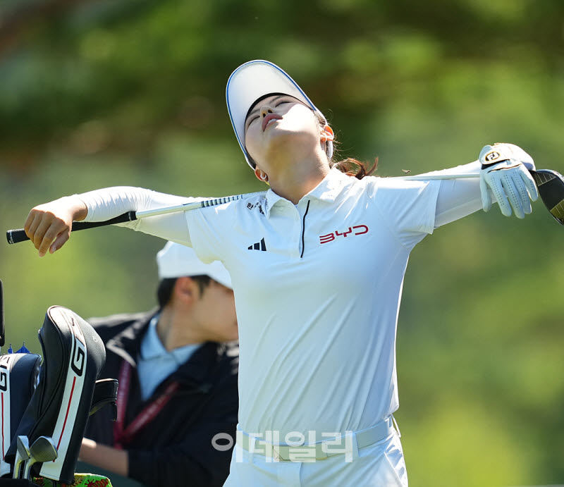 [포토]서교림,샤프트로 목 풀기