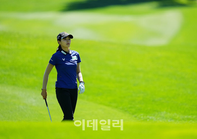 [포토]이가영,핀을 보고 준비한다