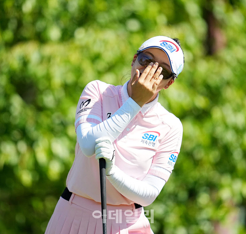 [포토]강민진,너무 즐거운 첫 홀