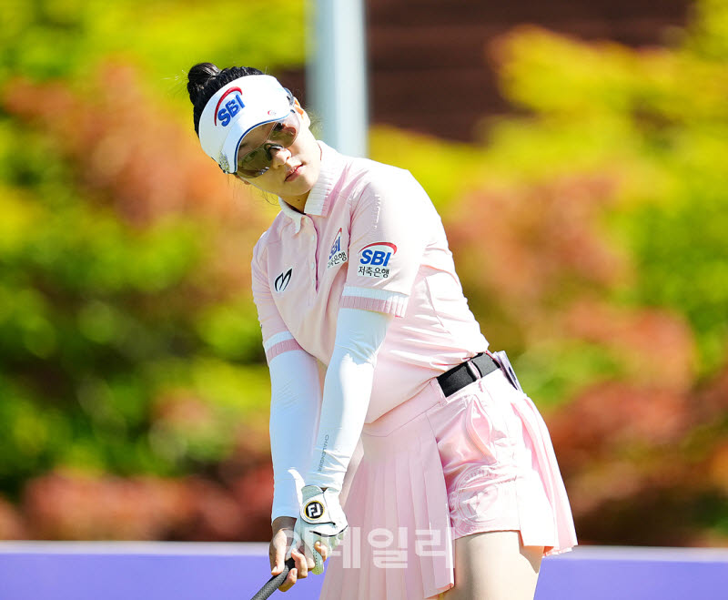 [포토]강민진,신중하게 바라보는 첫 홀