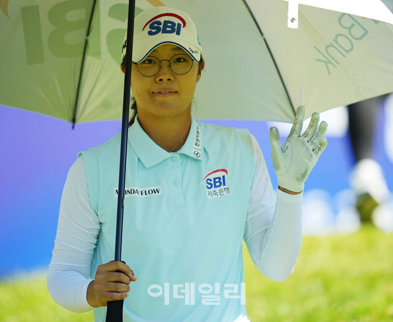 [포토]김가희,차분한 손인사로 출발