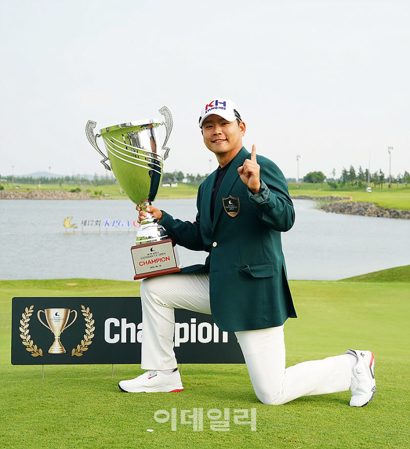 [포토] 정한밀, 샷이글 한방으로 끝냈다