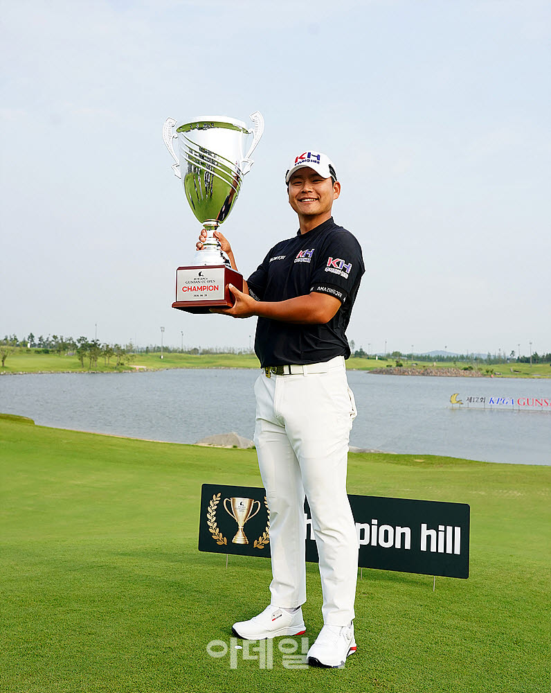 [포토] 정한밀, KPGA 군산CC 오픈서 데뷔 첫 우승