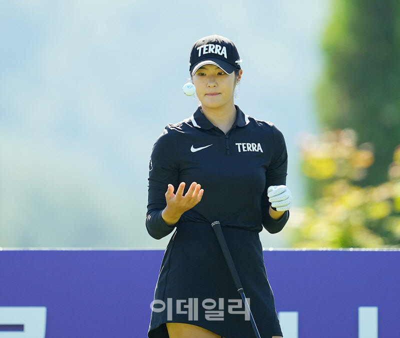 [포토]김민별,볼 던지며 기다린다