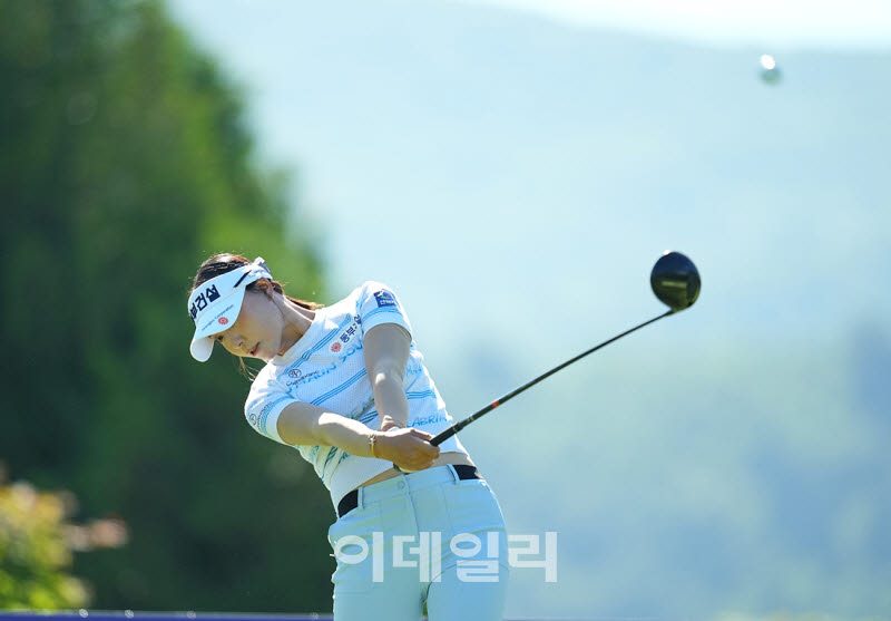 [포토]문정민,호쾌한 팔로스로우