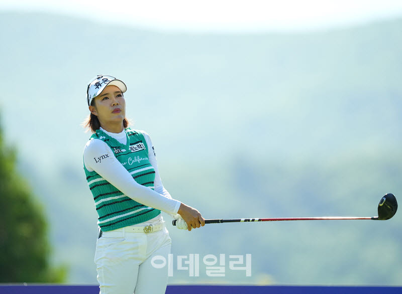 [포토]최민경,타구 방향은 중앙이다
