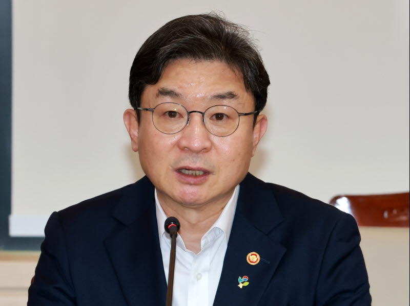 [포토]금융소비자보호 정책평가위 출범 회의 주재하는 이억원 위원장