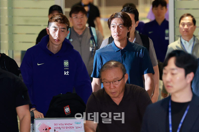[포토]입국하는 홍명보 전 감독과 국가대표팀