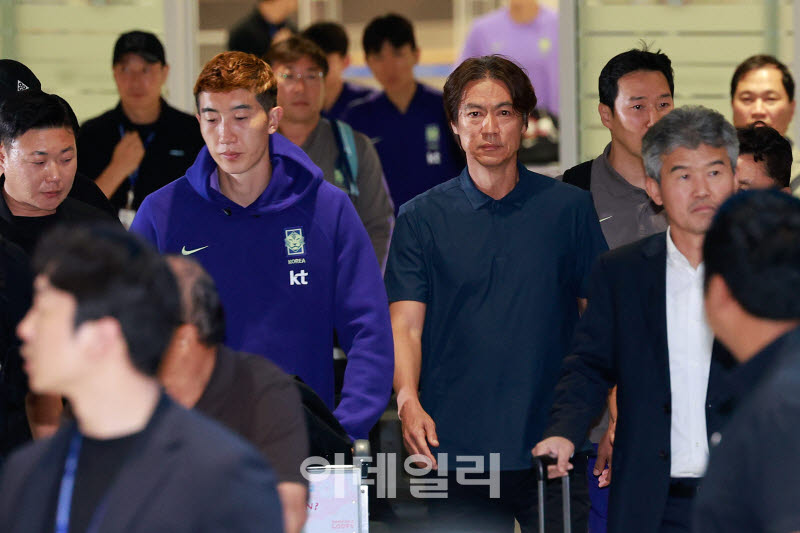 [포토]입국하는 홍명보 감독