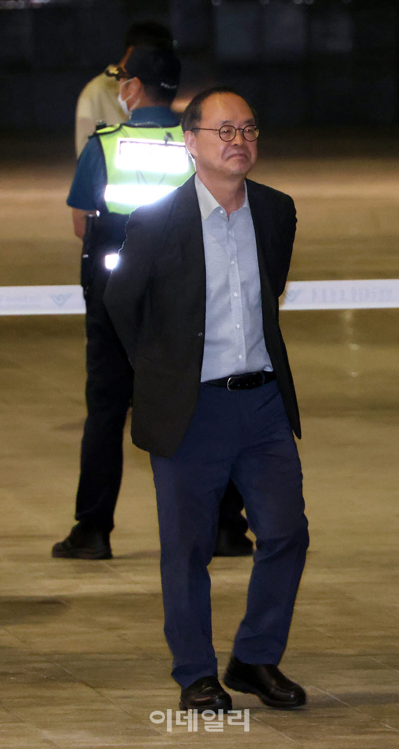 [포토]축구 국가대표팀 기다리는 이용수 대한축구협회 부회장