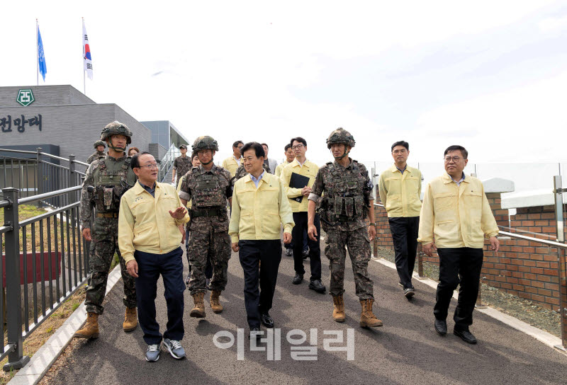 [포토]김덕현 연천군수, 통일부·K-water·軍 함께 집중호우 대비태세 점검