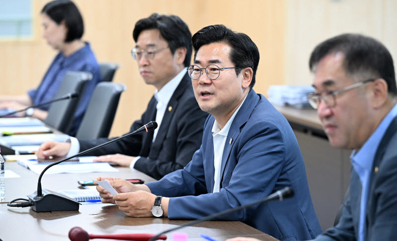 인천시장직 인수위, 박찬대 당선인에게 100대 시정과제 전달
