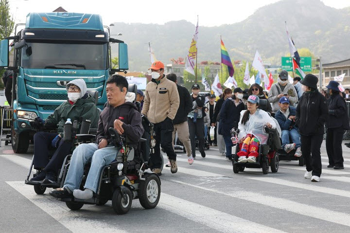 출근길 지하철 또 멈추나…전장연, 반년 만에 시위 복귀