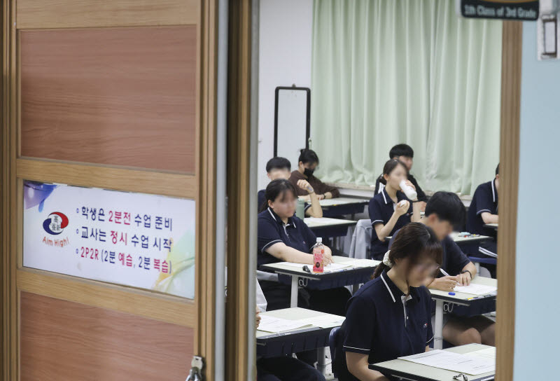 1등급 4.13% 또 ‘불영어’…“난이도 조절 과정으로 봐 달라”