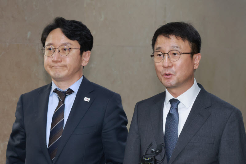 與 "본회의 열어 법사위 포함 11곳 우선 처리"