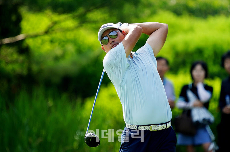 [포토] 정지철, 호쾌한 샷으로 시작
