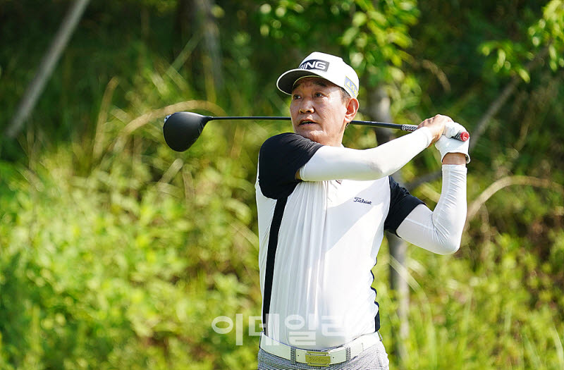 [포토] 타구 바라보는 김종덕