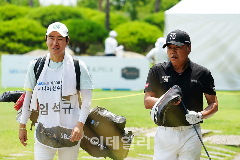 [포토] 임석규, 밝은 표정으로 이동