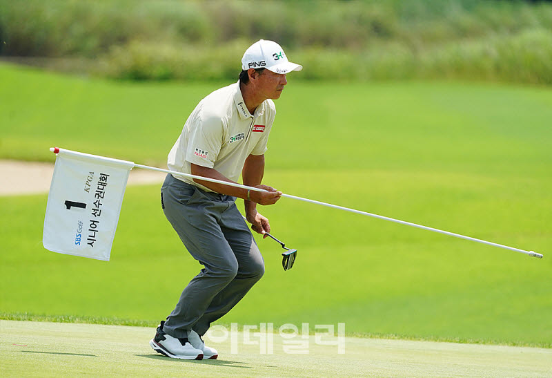 [포토] 황인춘, 신중히 읽는 버디 라인
