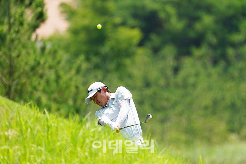 [포토] 김영우, 첫홀부터 어렵게 간다