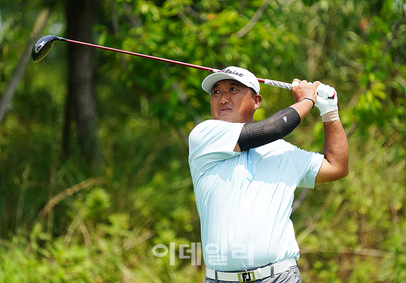 [포토] 모중경, 시즌 첫승을 노리는 호쾌한 샷