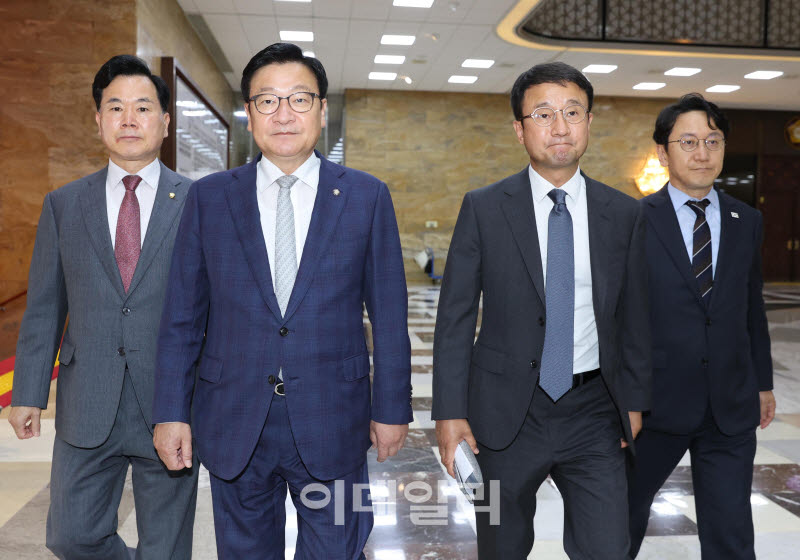 [포토]한병도-정점식, '원구성 협상 난항'