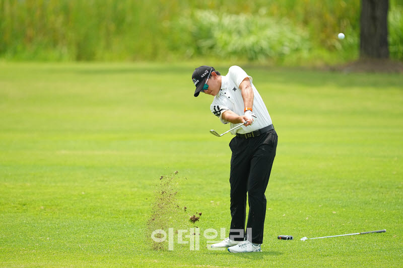 [포토]류태오,파워풀 팔로스로우