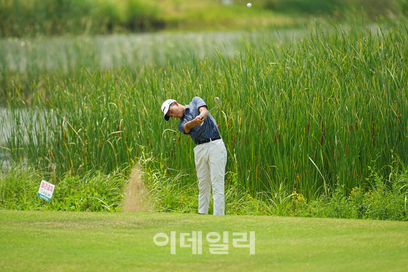 [포토]백동빈,그린 향한 임팩트