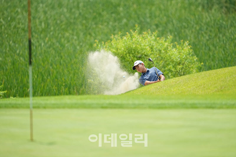[포토]백동빈,폭발하는 벙커샷