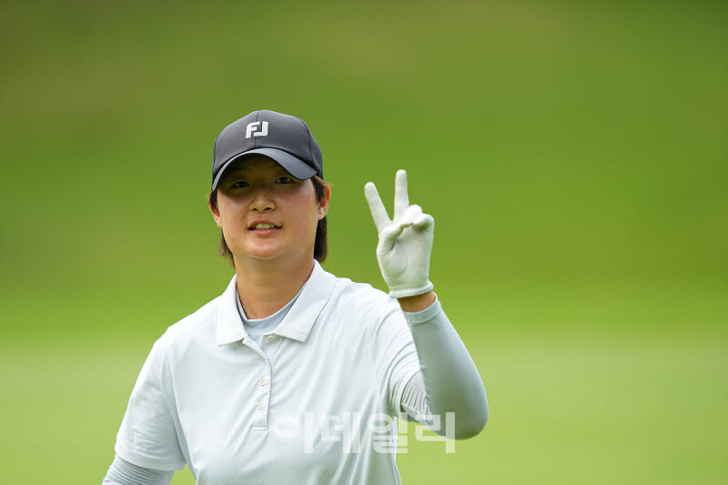 [포토]손예원,미소 브이 홀아웃