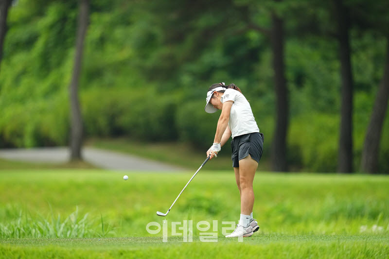 [포토]송민서,파3 홀 노련한 임팩트