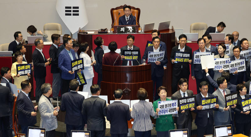 與, 11개 상임위원장 일방선출…법사위원장 서영교(종합)