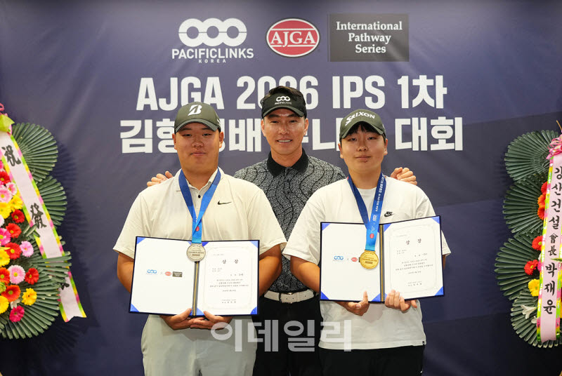 [포토]이준서-김재문-김형성,남고부 수상자들과 함께