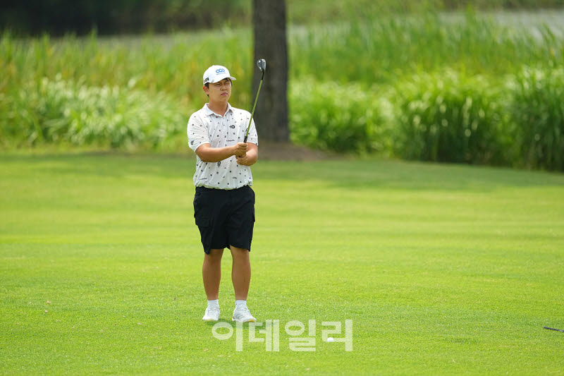 [포토]한정재,버디 위해 핀을 조준한다