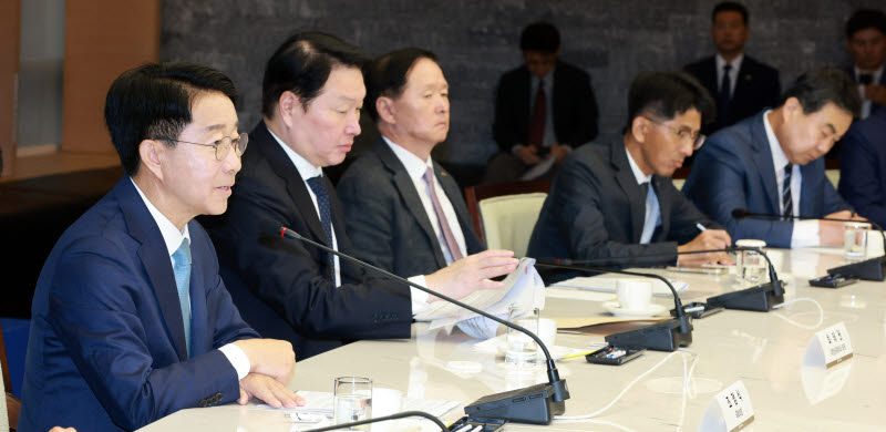 [포토]국회의장-대한상공회의소 경제대도약 간담회에서 발언하는 조정식 국회의장