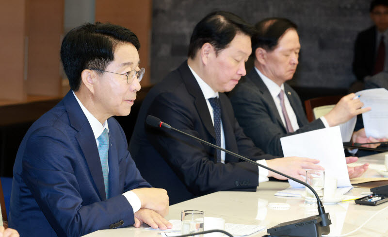 [포토]기업인들 만난 조정식 국회의장