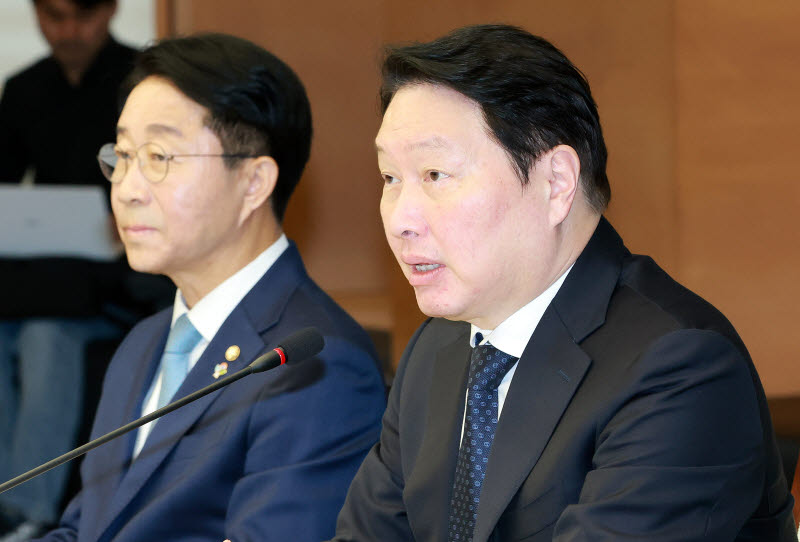 [포토]조정식 국회의장 만난 최태원 대한상공회의소 회장
