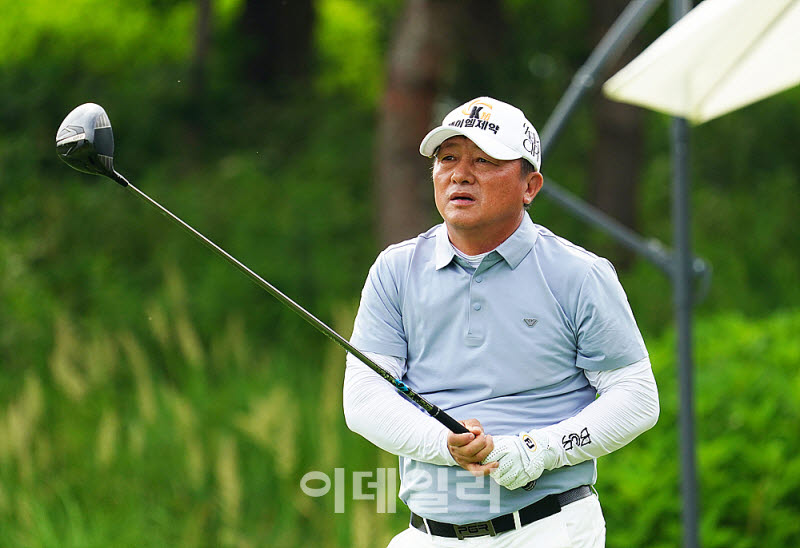 [포토] 전태현, 타구 방향을 살핀다