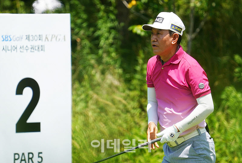 [포토] 타구 바라보는 김종덕