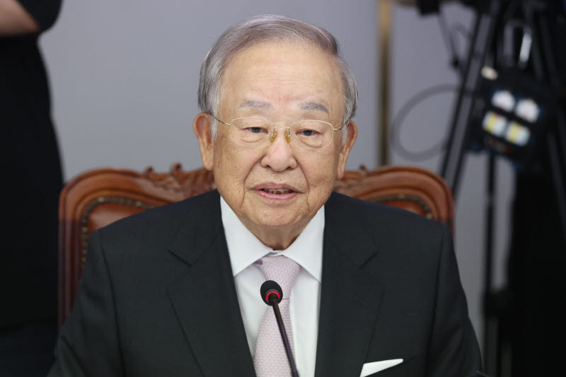 [포토]인사말하는 손경식 경총회장