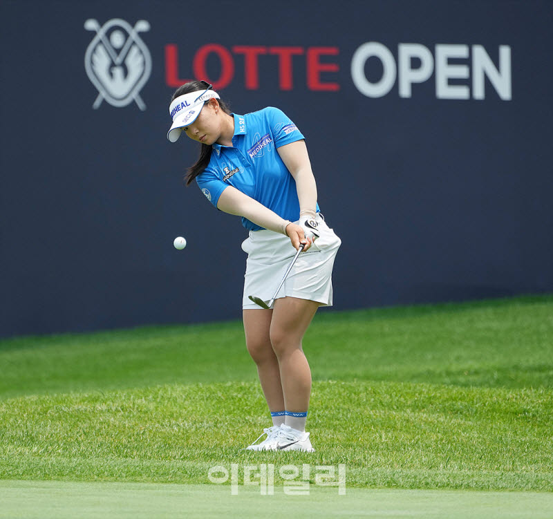 [포토]이다연,연습 어프로치 중