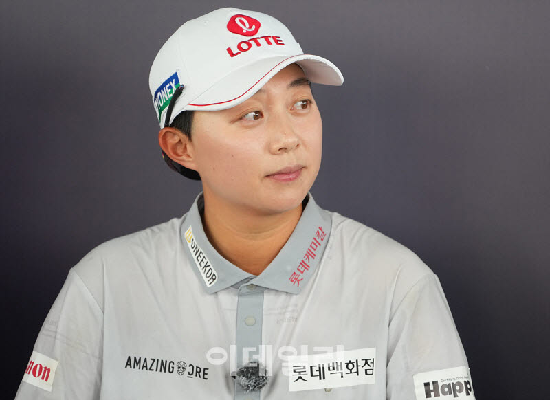 [포토]김효주,차분하게 듣는다