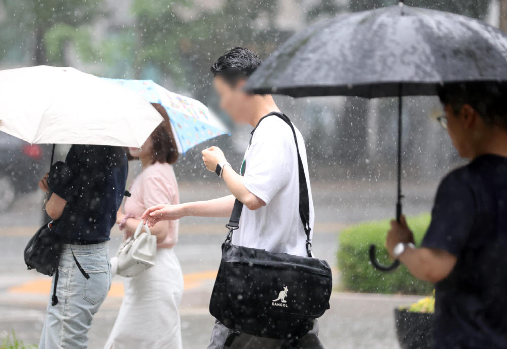 [포토]'우산이 없어'