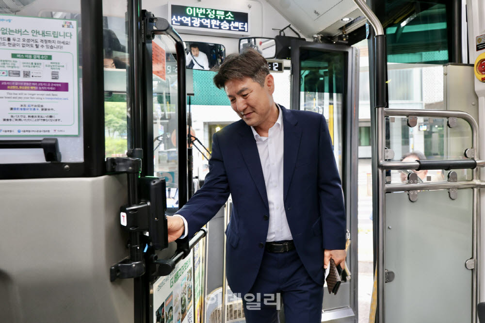 [포토] 김동욱 도봉구청장, "현장·주민 중심 행정하겠다"