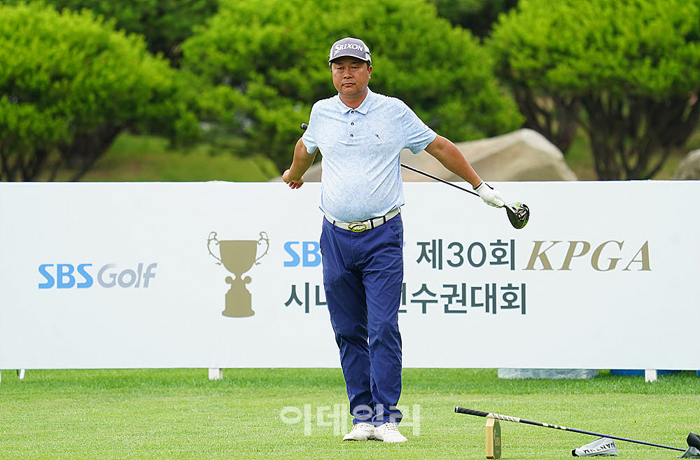 [포토] 이정훈, 스트레칭하며 준비