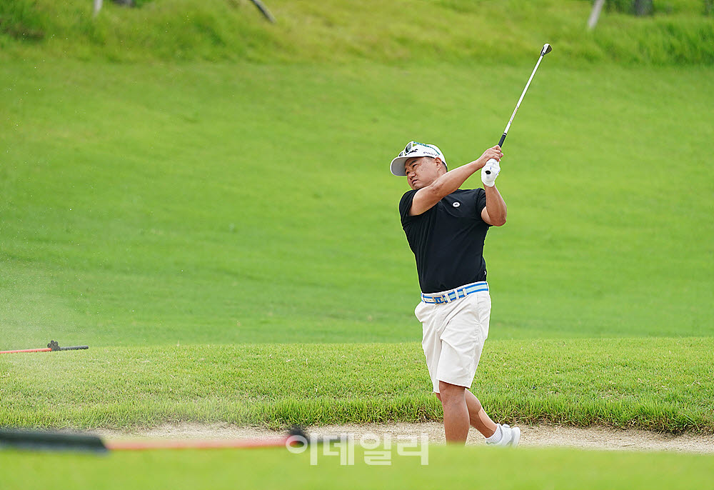 [포토] 박승우, 페어웨이 벙커 탈출