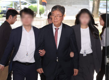 '대통령실 관저 이전' 재판 시작…김대기 前비서실장 보석 호소
