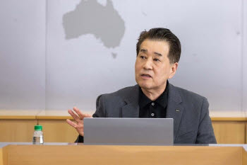장인화 회장 "철강·소재·자원 혁신…16.7조 투자"