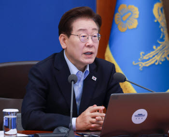 李대통령 "메가프로젝트, 지방 시혜 아냐…미래 세대 위한 결단"